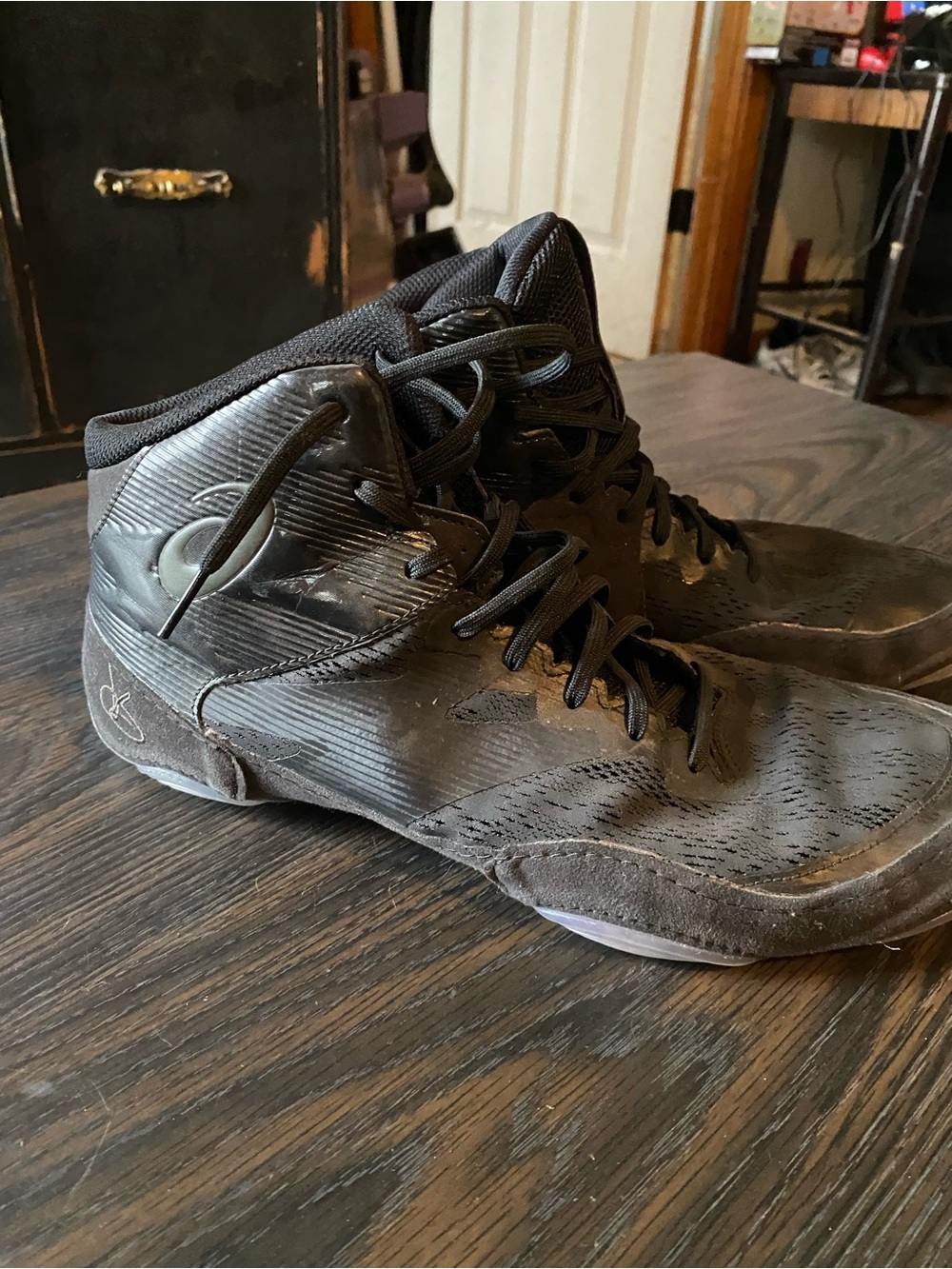 Men's wrestling shoes